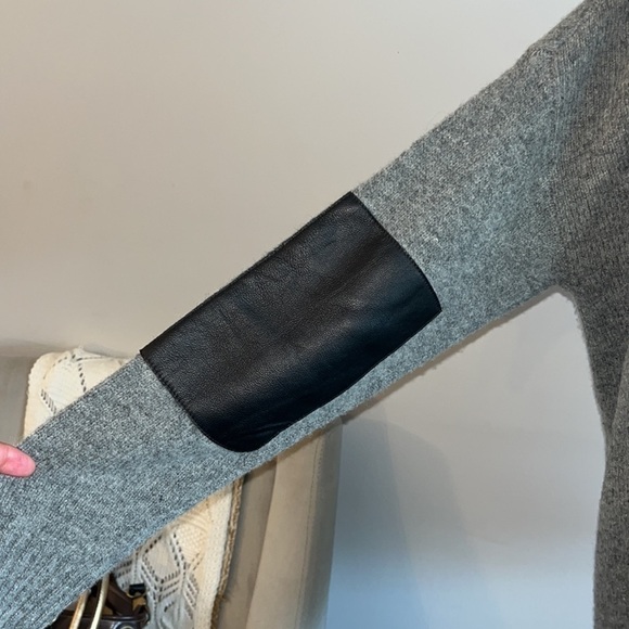 Madewell Leather Trim Cardigan Small excellent pre-owned condition.  Lambs wool. - Picture 5 of 8